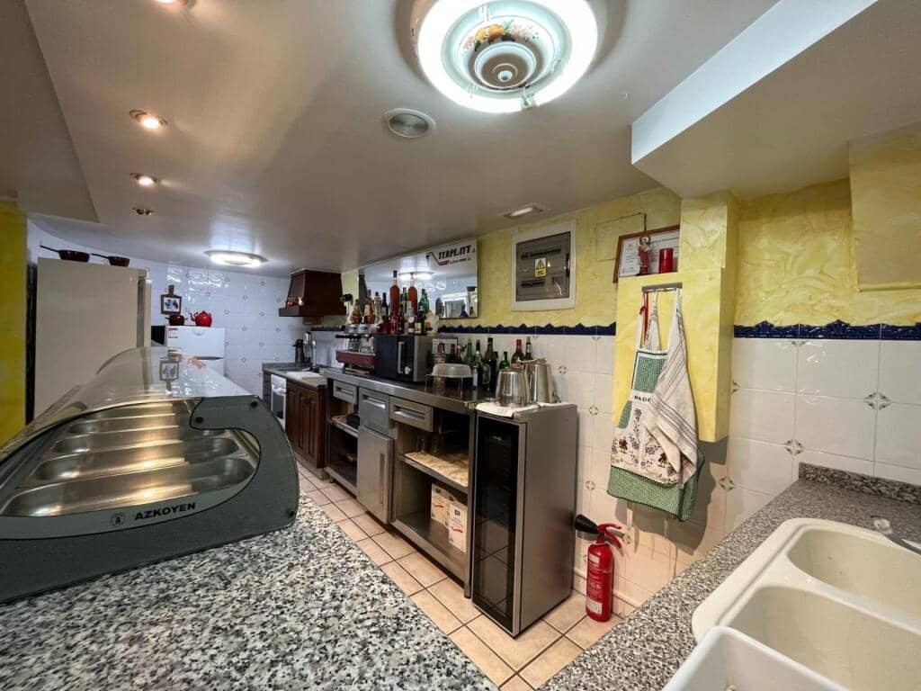 4 bedroom Villa for sale in Sax with pool garage - € 370,000 (Ref: 9637423)