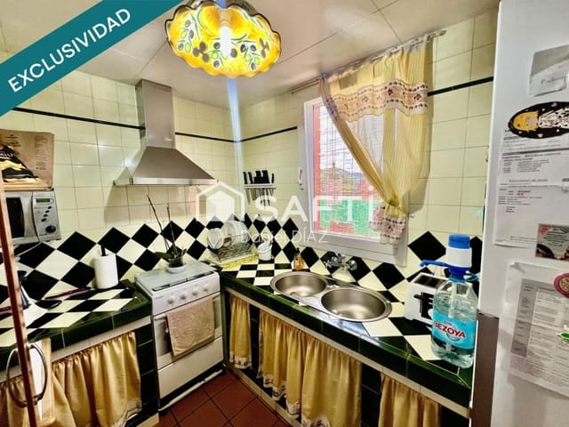 Chalet de 5 habitaciones en Llagostera en venta - 290.000 € (Ref: 9647984)