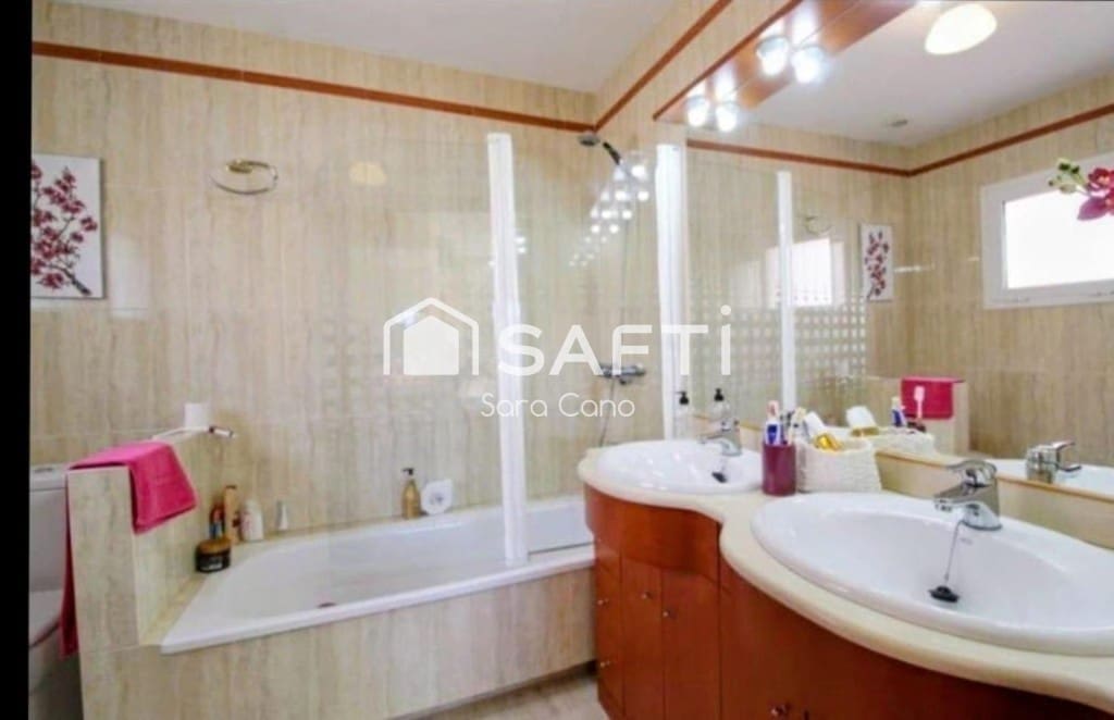 Adosado de 5 habitaciones en El Vendrell en venta con piscina garaje - 455.000 € (Ref: 9647992)