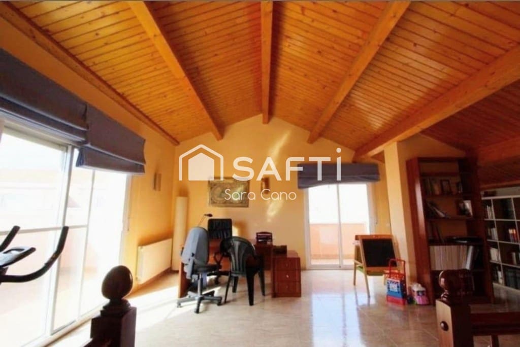 Adosado de 5 habitaciones en El Vendrell en venta con piscina garaje - 455.000 € (Ref: 9647992)