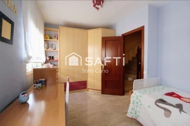 Adosado de 5 habitaciones en El Vendrell en venta con piscina garaje - 455.000 € (Ref: 9647992)