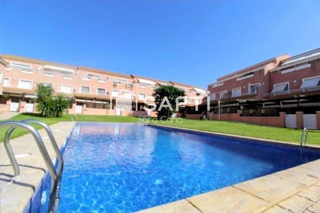 Adosado de 5 habitaciones en El Vendrell en venta con piscina garaje - 455.000 € (Ref: 9647992)