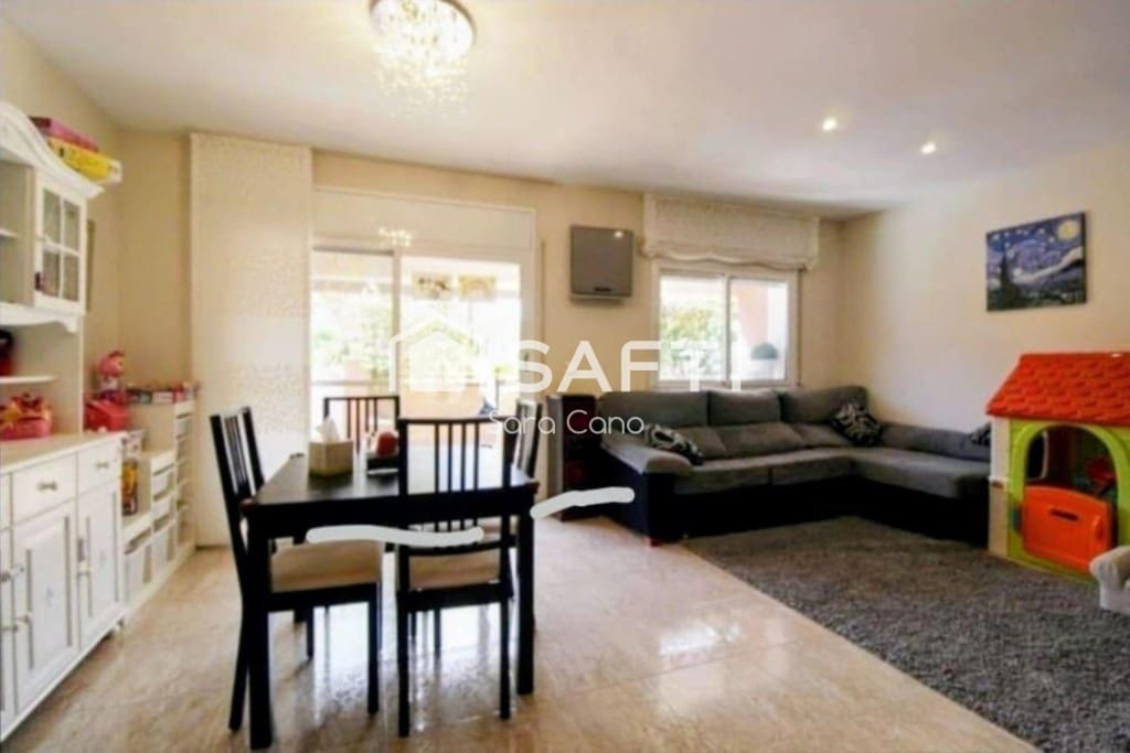 Adosado de 5 habitaciones en El Vendrell en venta con piscina garaje - 455.000 € (Ref: 9647992)