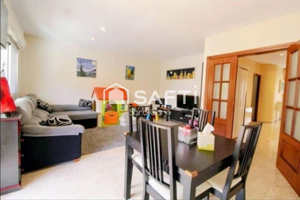 Adosado de 5 habitaciones en El Vendrell en venta con piscina garaje - 455.000 € (Ref: 9647992)