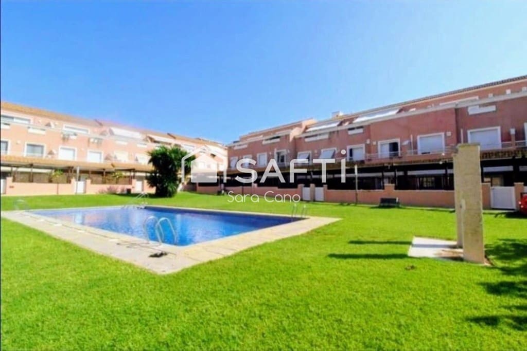 Adosado de 5 habitaciones en El Vendrell en venta con piscina garaje - 455.000 € (Ref: 9647992)