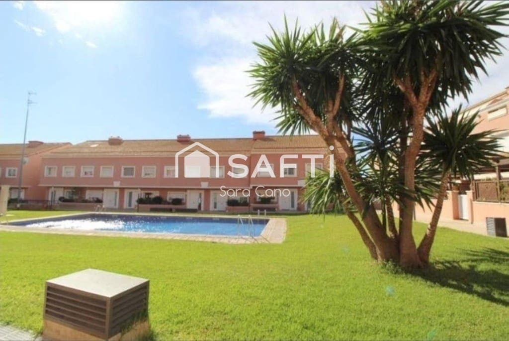 Adosado de 5 habitaciones en El Vendrell en venta con piscina garaje - 455.000 € (Ref: 9647992)