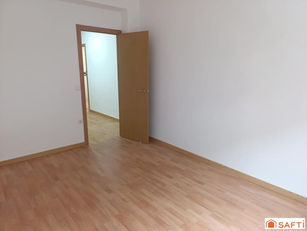 3 soveværelse Lejlighed til salg i Valdepenas - € 103.000 (Ref: 9651809)