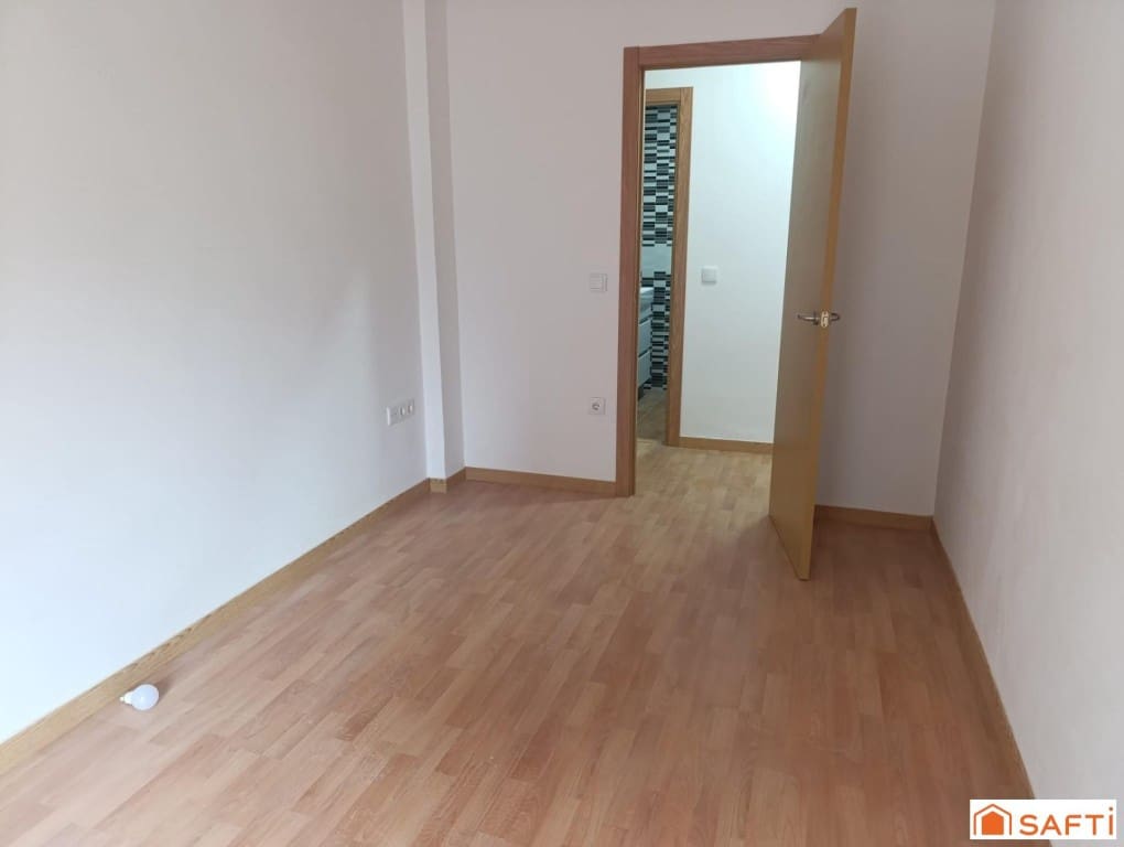 3 soveværelse Lejlighed til salg i Valdepenas - € 103.000 (Ref: 9651809)