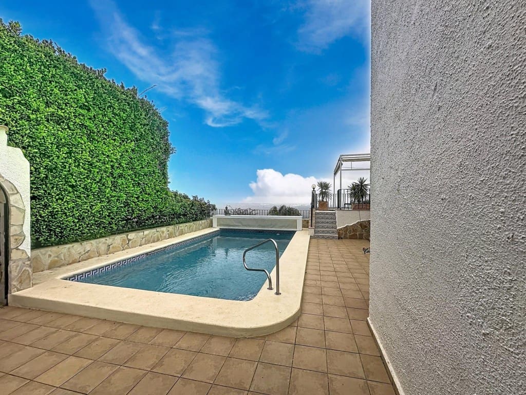 Chalet de 4 habitaciones en Monte Pego en venta con piscina garaje - 560.000 € (Ref: 9655902)