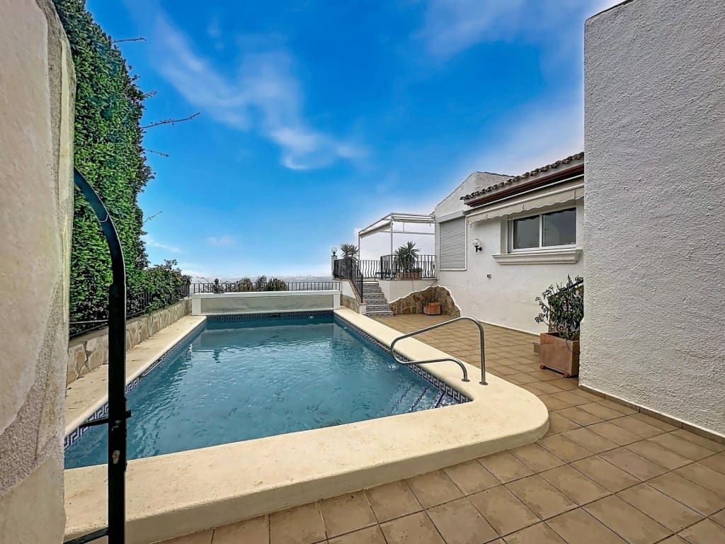 Chalet de 4 habitaciones en Monte Pego en venta con piscina garaje - 560.000 € (Ref: 9655902)