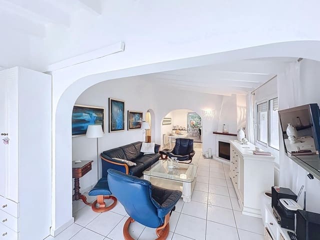 Chalet de 4 habitaciones en Monte Pego, Pego en venta con piscina garaje - 560.000 € (Ref: 9655902)