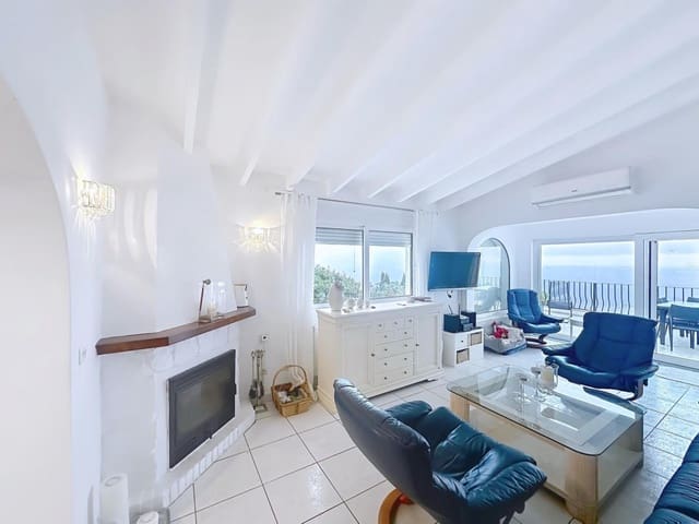Chalet de 4 habitaciones en Monte Pego, Pego en venta con piscina garaje - 560.000 € (Ref: 9655902)