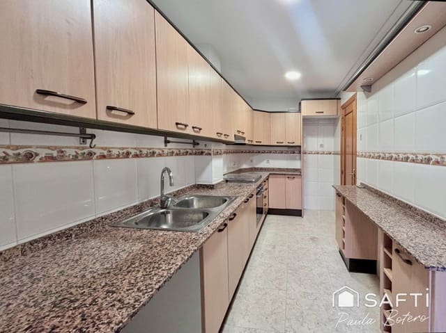3 sovrum Lägenhet att hyra i Sant Pere de Ribes - 878 € (Ref: 9655903)