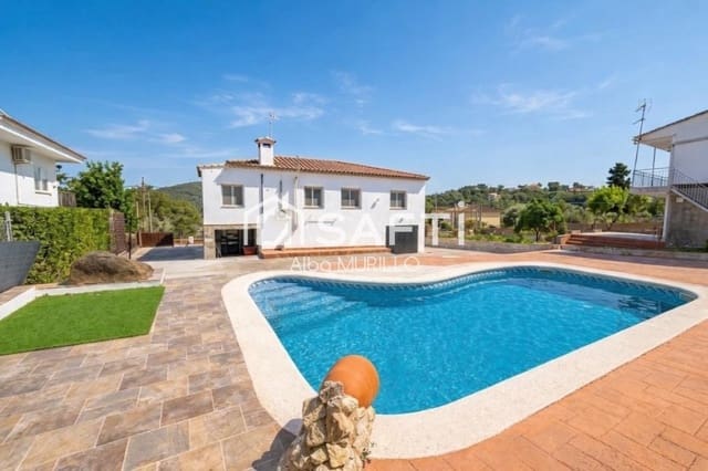 Chalet de 3 habitaciones en Canyelles en venta con piscina garaje - 310.000 € (Ref: 9655904)