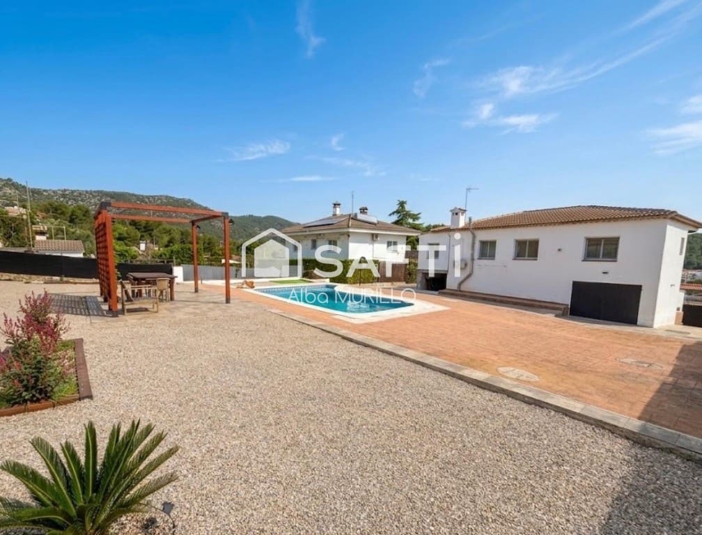3 bedroom Villa for sale in Canyelles with pool garage - € 310,000 (Ref: 9655904)