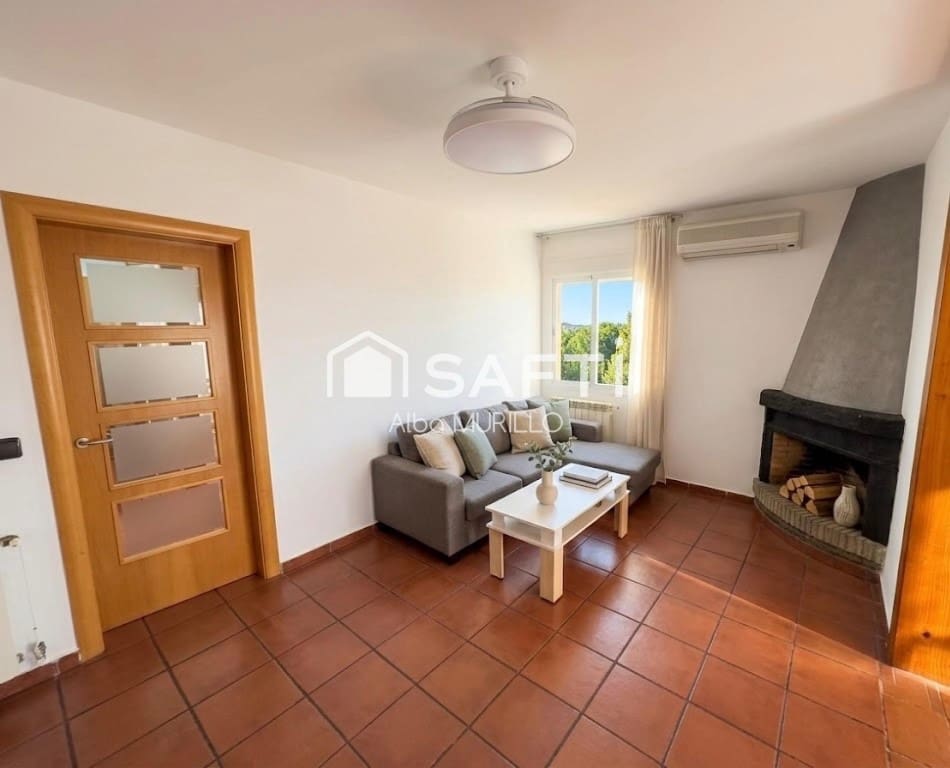 3 bedroom Villa for sale in Canyelles with pool garage - € 310,000 (Ref: 9655904)