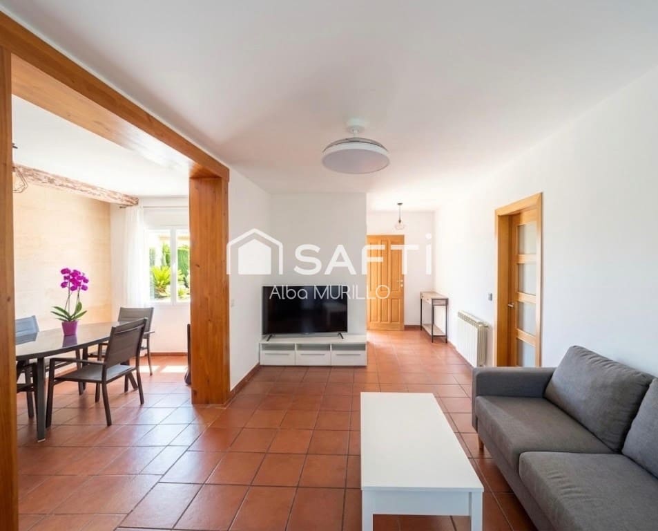 3 bedroom Villa for sale in Canyelles with pool garage - € 310,000 (Ref: 9655904)