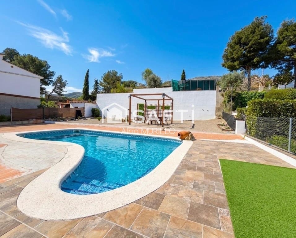 3 bedroom Villa for sale in Canyelles with pool garage - € 310,000 (Ref: 9655904)