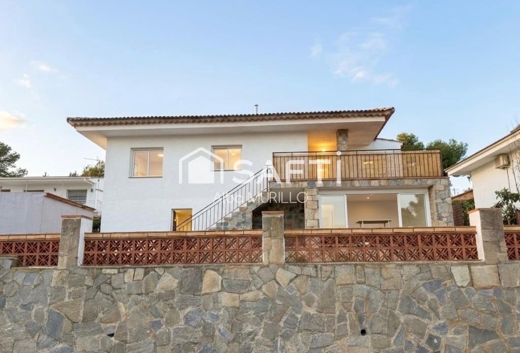 3 bedroom Villa for sale in Canyelles with pool garage - € 310,000 (Ref: 9655904)