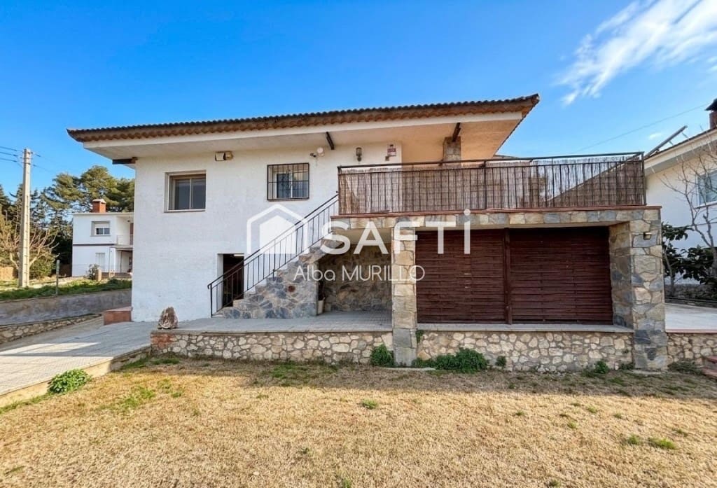 3 bedroom Villa for sale in Canyelles with pool garage - € 310,000 (Ref: 9655904)