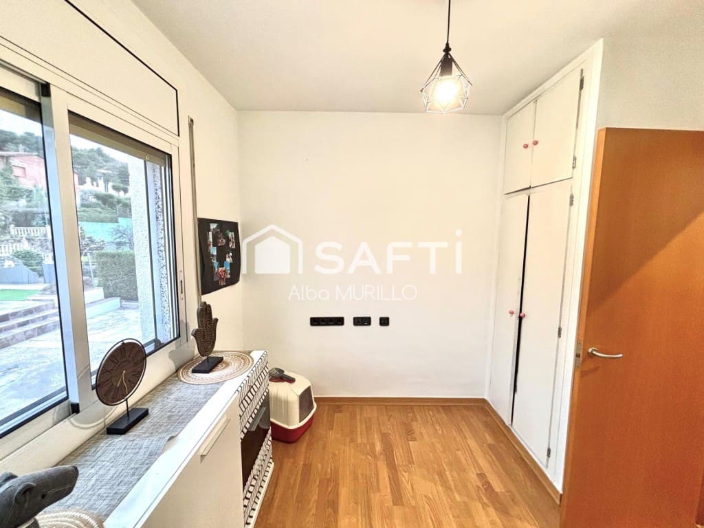 3 bedroom Villa for sale in Canyelles with pool garage - € 310,000 (Ref: 9655904)