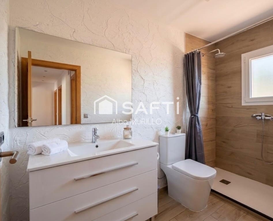 3 bedroom Villa for sale in Canyelles with pool garage - € 310,000 (Ref: 9655904)