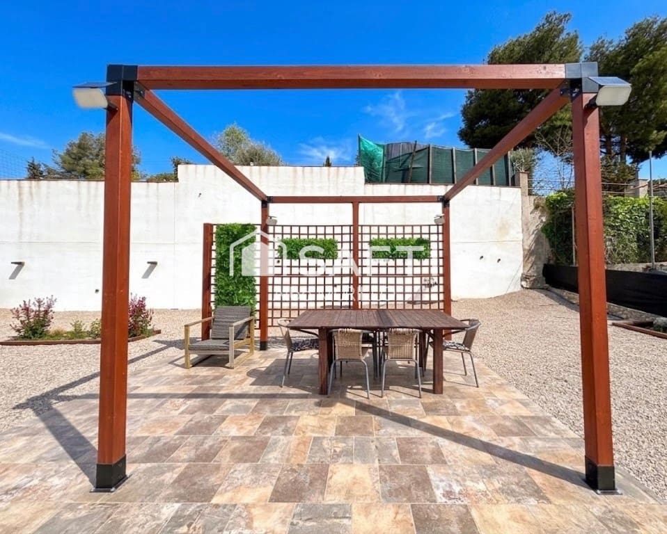 3 bedroom Villa for sale in Canyelles with pool garage - € 310,000 (Ref: 9655904)