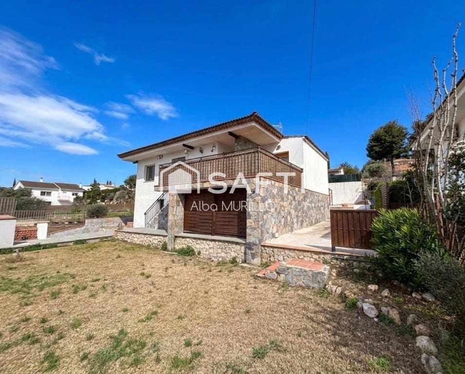 3 bedroom Villa for sale in Canyelles with pool garage - € 310,000 (Ref: 9655904)