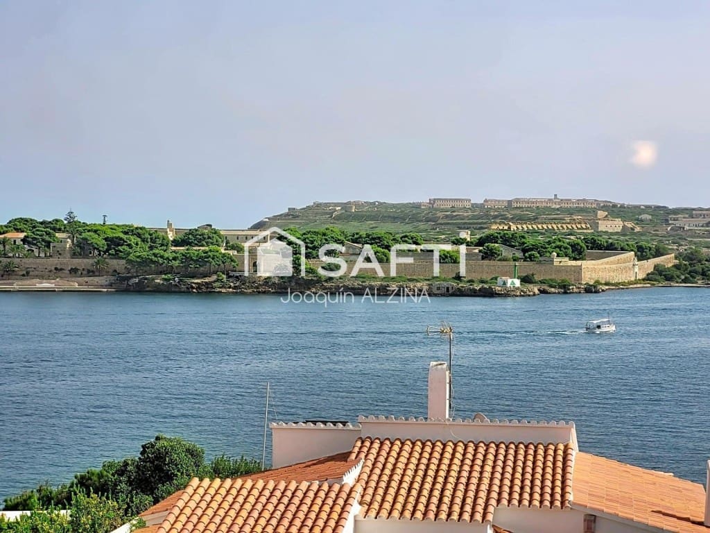 Chalet de 7 habitaciones en Es Castell en venta con piscina - 980.000 € (Ref: 9666310)