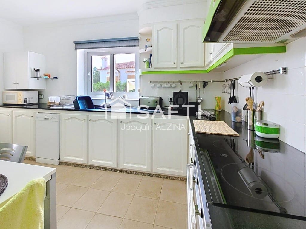 Chalet de 7 habitaciones en Es Castell en venta con piscina - 980.000 € (Ref: 9666310)