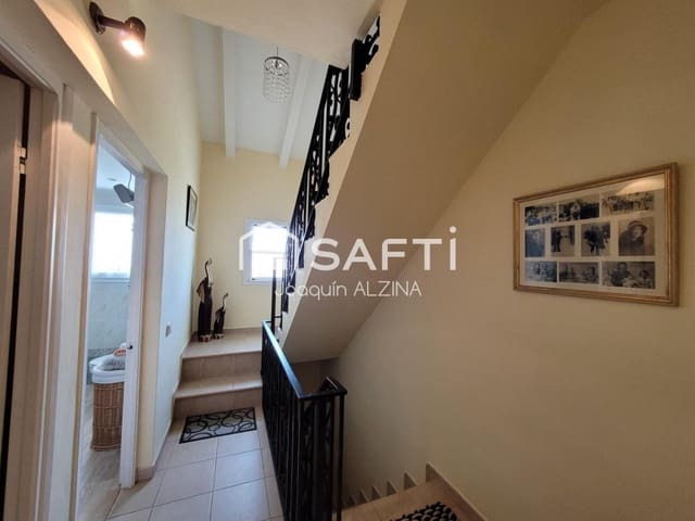 7 slaapkamer Villa te koop in Es Castell met zwembad - € 890.000 (Ref: 9666310)
