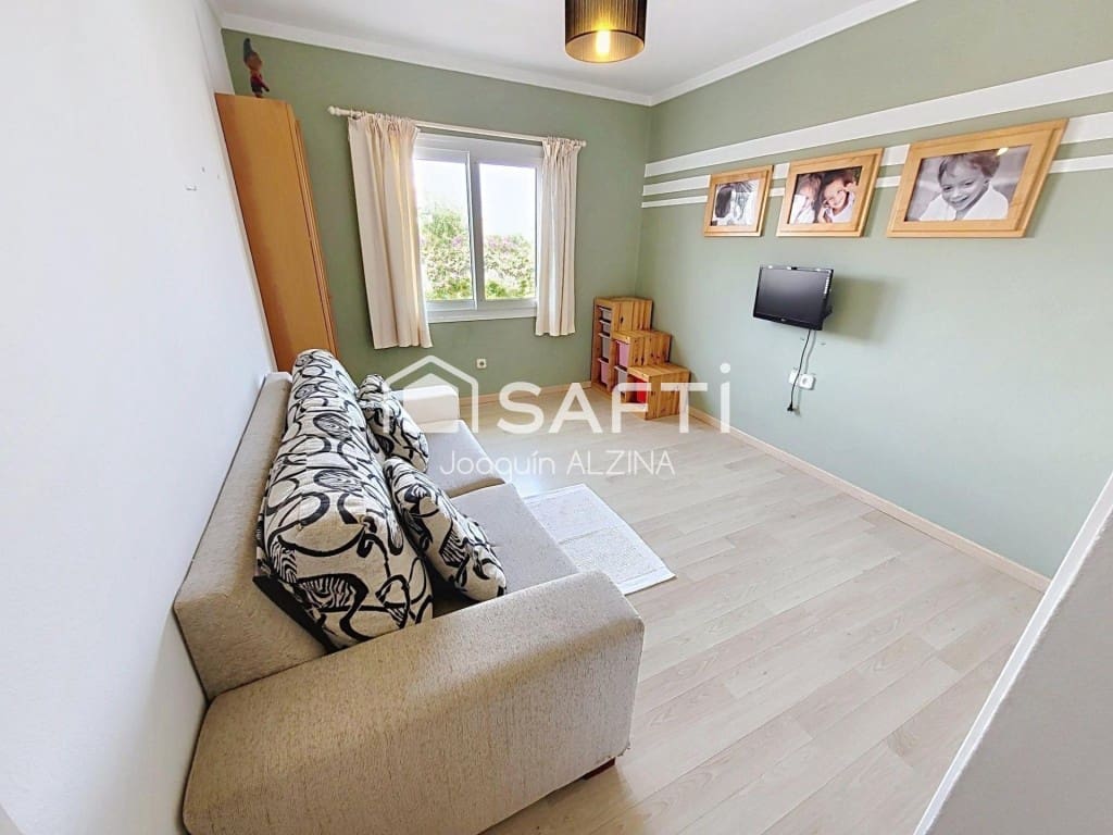 Chalet de 7 habitaciones en Es Castell en venta con piscina - 980.000 € (Ref: 9666310)