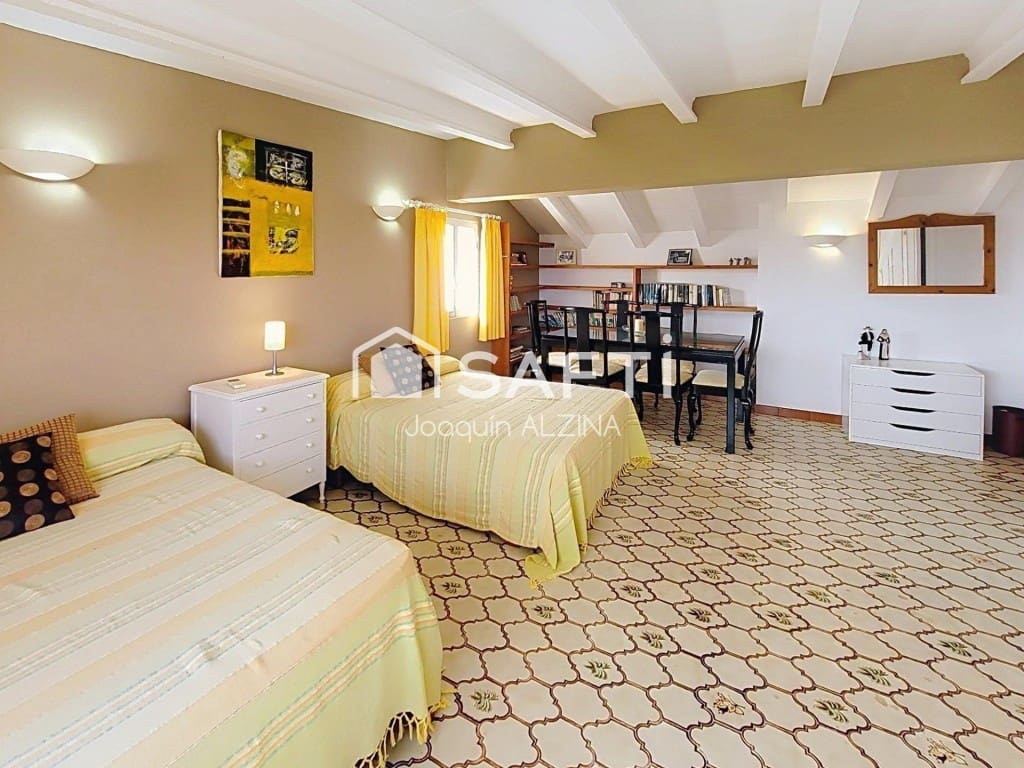 Chalet de 7 habitaciones en Es Castell en venta con piscina - 980.000 € (Ref: 9666310)