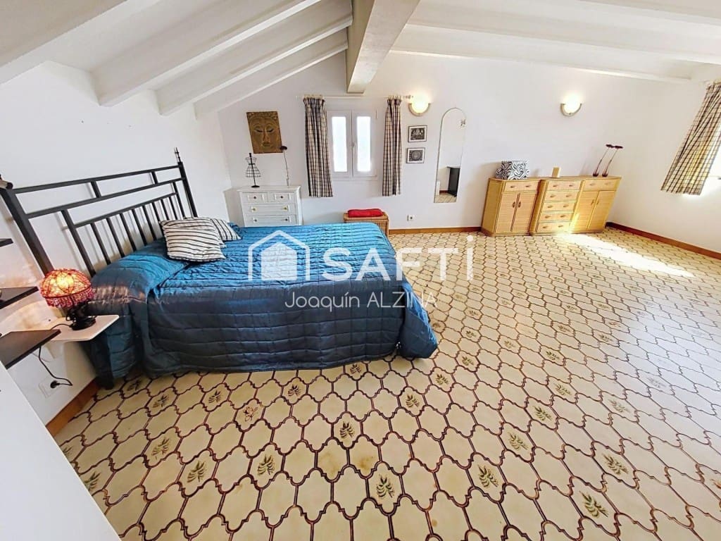 Chalet de 7 habitaciones en Es Castell en venta con piscina - 980.000 € (Ref: 9666310)