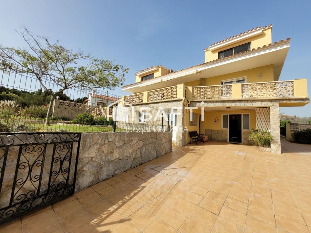 Chalet de 7 habitaciones en Es Castell en venta con piscina - 980.000 € (Ref: 9666310)