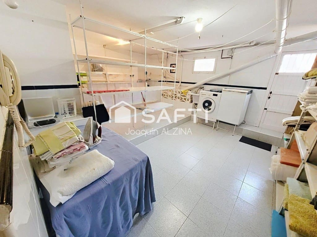 Chalet de 7 habitaciones en Es Castell en venta con piscina - 980.000 € (Ref: 9666310)