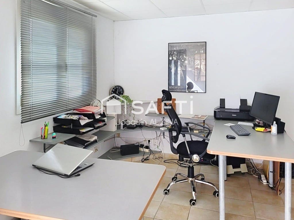 Chalet de 7 habitaciones en Es Castell en venta con piscina - 980.000 € (Ref: 9666310)