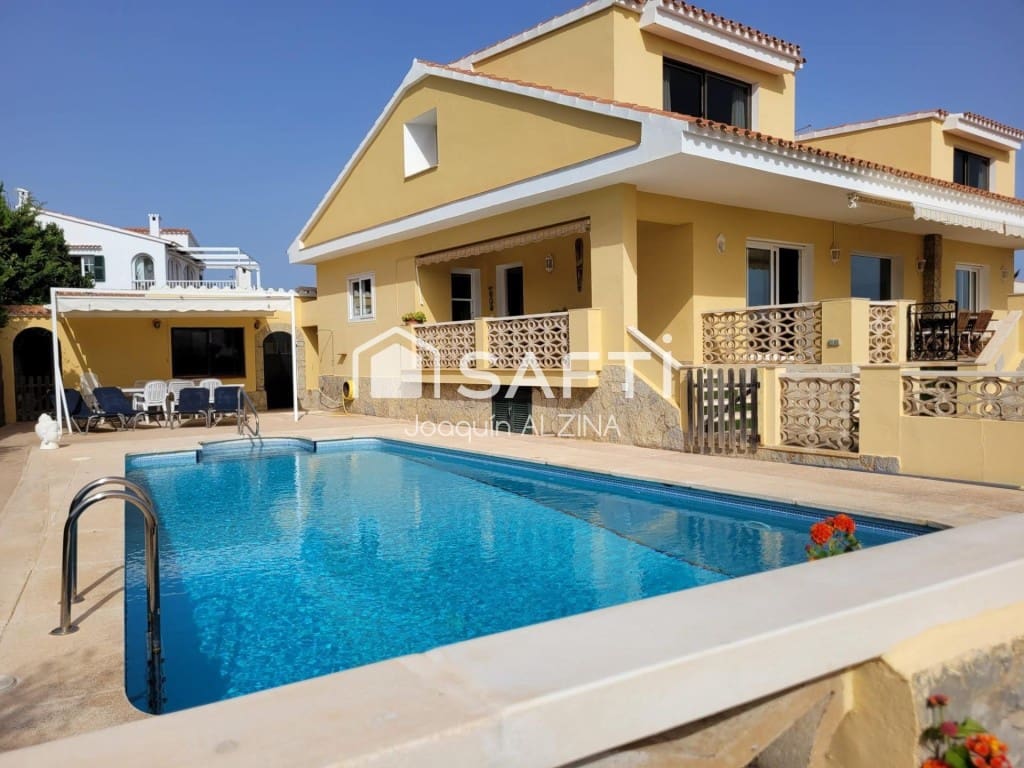 Chalet de 7 habitaciones en Es Castell en venta con piscina - 980.000 € (Ref: 9666310)