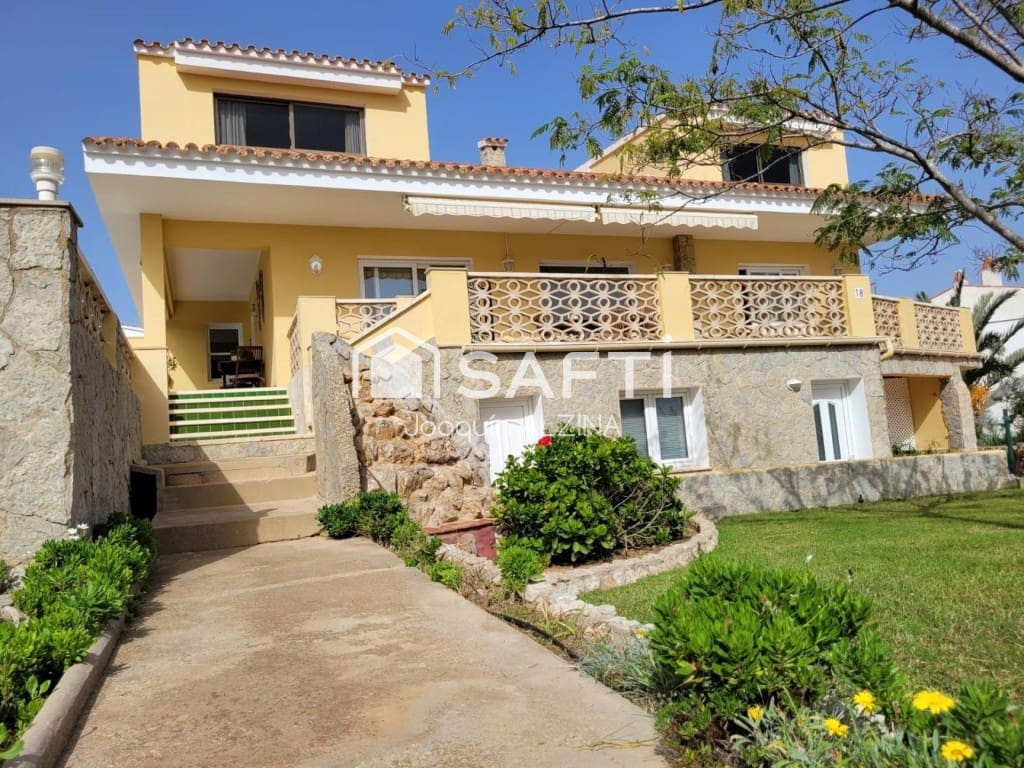 Chalet de 7 habitaciones en Es Castell en venta con piscina - 980.000 € (Ref: 9666310)
