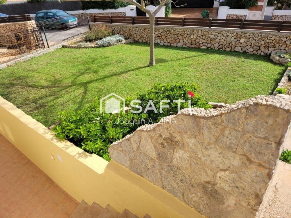 Chalet de 7 habitaciones en Es Castell en venta con piscina - 980.000 € (Ref: 9666310)