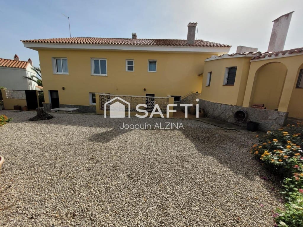 Chalet de 7 habitaciones en Es Castell en venta con piscina - 980.000 € (Ref: 9666310)