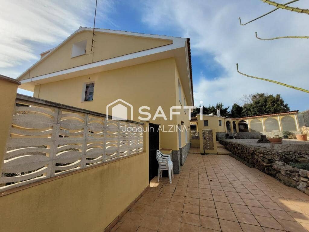 7 slaapkamer Villa te koop in Es Castell met zwembad - € 980.000 (Ref: 9666310)