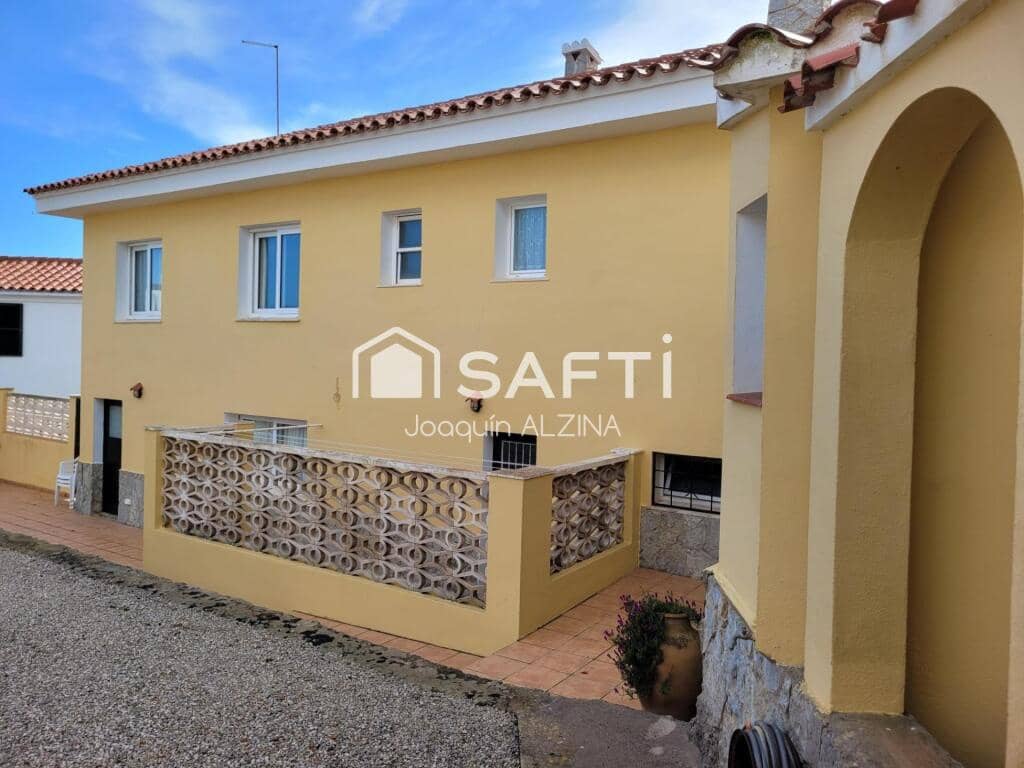 7 slaapkamer Villa te koop in Es Castell met zwembad - € 980.000 (Ref: 9666310)