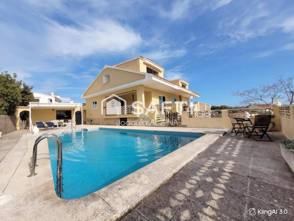 7 slaapkamer Villa te koop in Es Castell met zwembad - € 980.000 (Ref: 9666310)