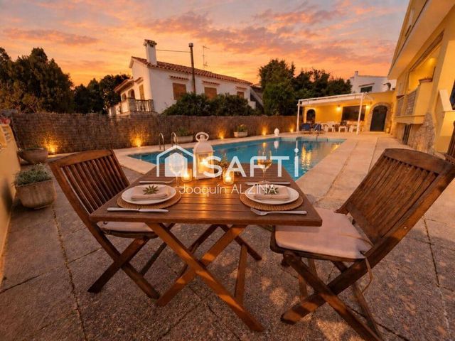 7 soverom Villa til salgs i Es Castell med svømmebasseng - € 890 000 (Ref: 9666310)