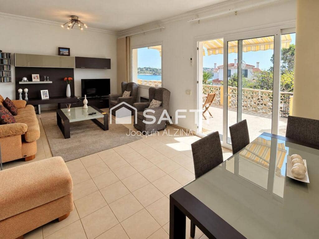 Chalet de 7 habitaciones en Es Castell en venta con piscina - 890.000 € (Ref: 9666310)