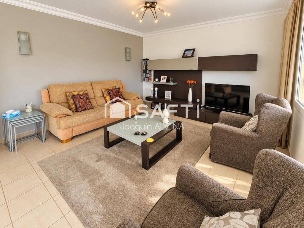 Chalet de 7 habitaciones en Es Castell en venta con piscina - 890.000 € (Ref: 9666310)