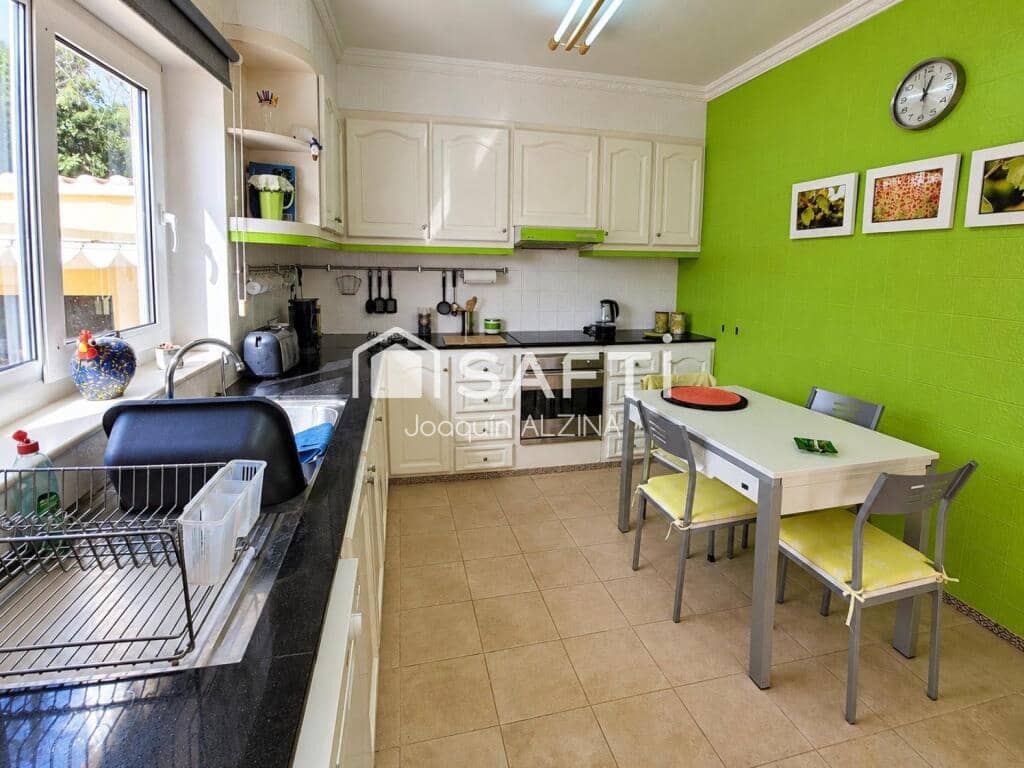 Chalet de 7 habitaciones en Es Castell en venta con piscina - 890.000 € (Ref: 9666310)