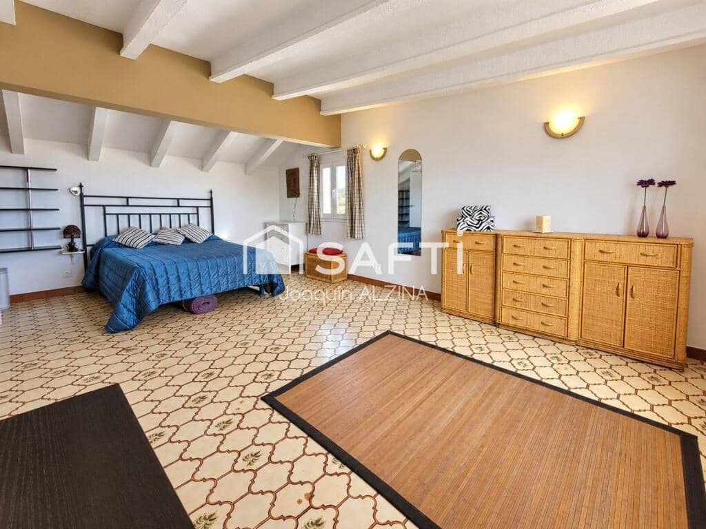 Chalet de 7 habitaciones en Es Castell en venta con piscina - 890.000 € (Ref: 9666310)