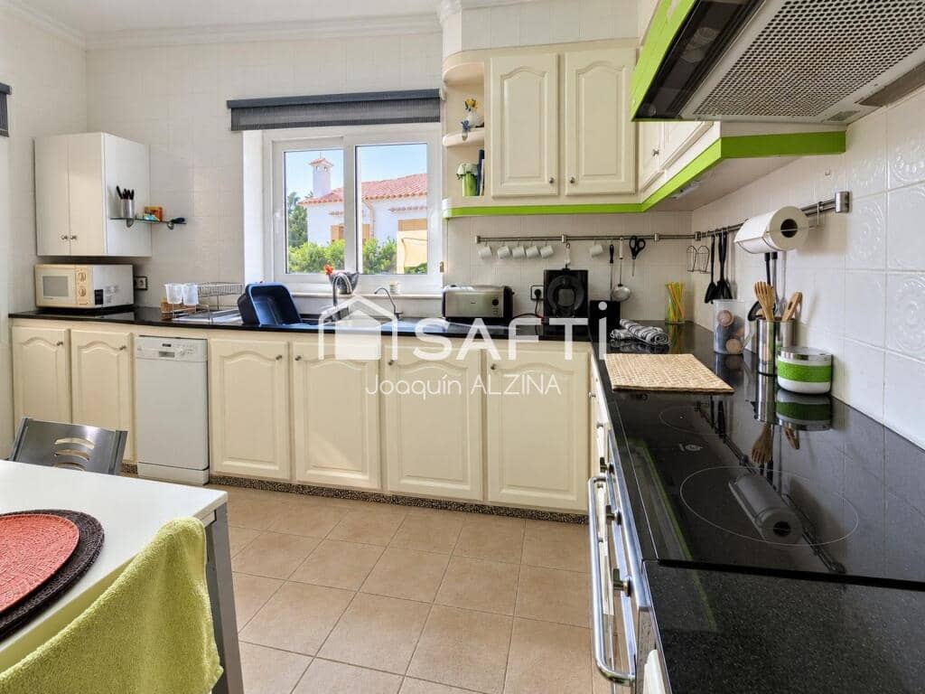 Chalet de 7 habitaciones en Es Castell en venta con piscina - 890.000 € (Ref: 9666310)